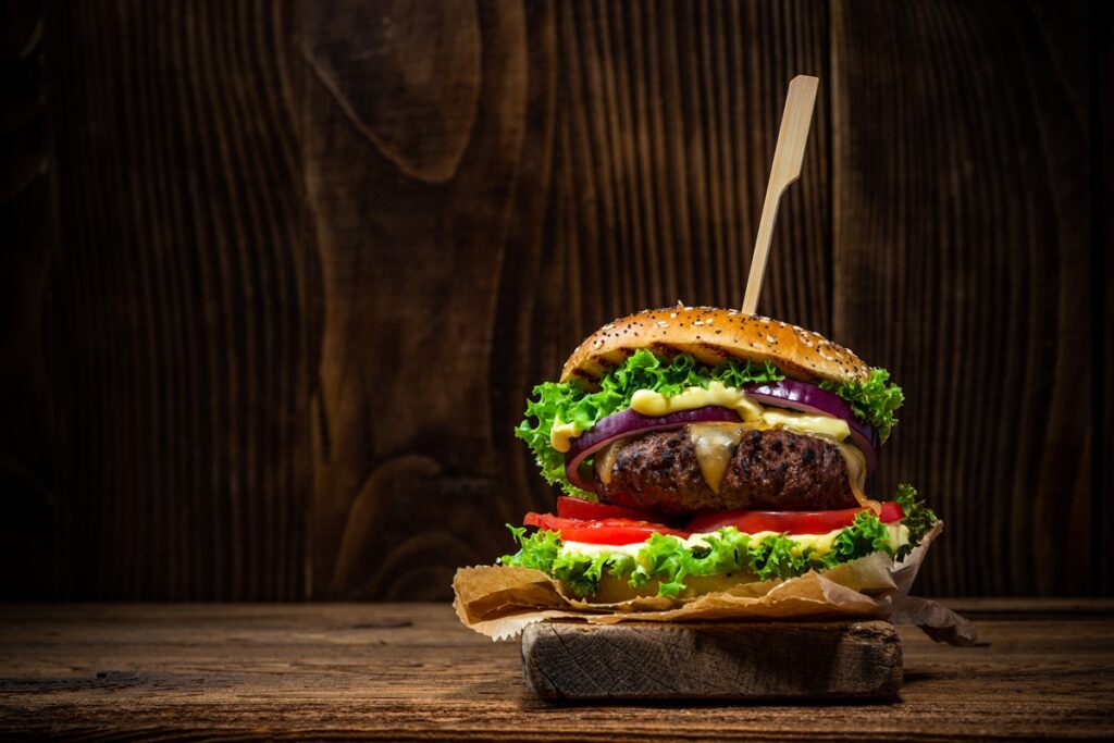 Miért lett a hamburger a modern gasztronómia egyik legnagyobb kedvence?